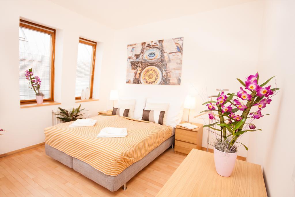 Wenceslas Square Lofts Apartment Prague Room photo